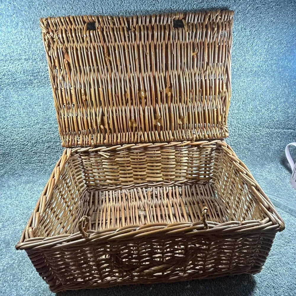 Wicker Picnic Basket Honey Brown Lidded Woven Storage Trunk